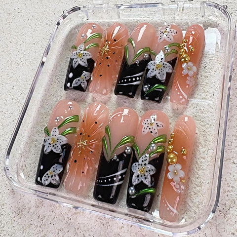 Nailuvia-DX135 Midium-Square "Blossom Noir" Press-On Nails