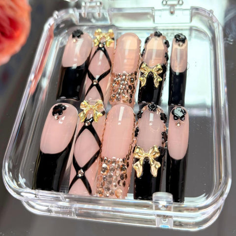 Nailuvia-DX138 Midium-Square "Gilded Noir" Press-On Nails