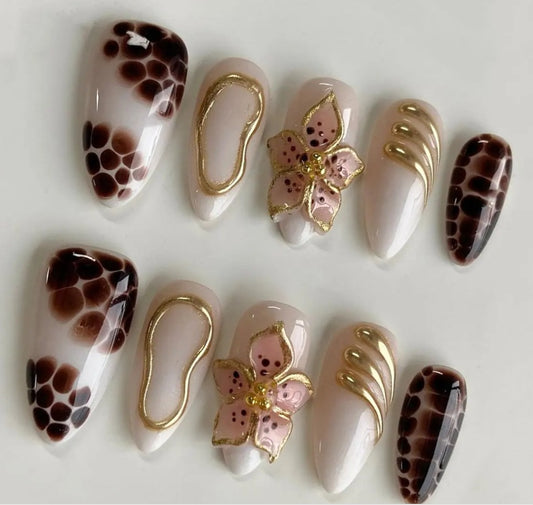 Nailuvia-AL041 Almond "Safari Bloom" Press-On Nails