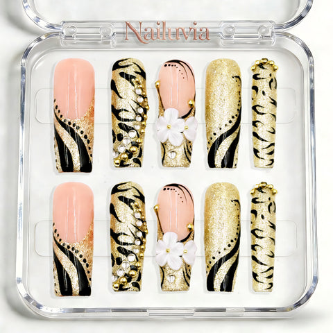 Nailuvia-D087 Midium-Square "Gilded Noir Garden" Press-On Nails